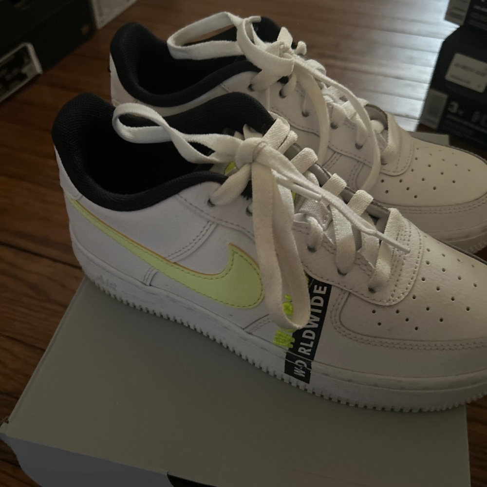 Nike Air Force 1 Low GS - Picture 2 of 7